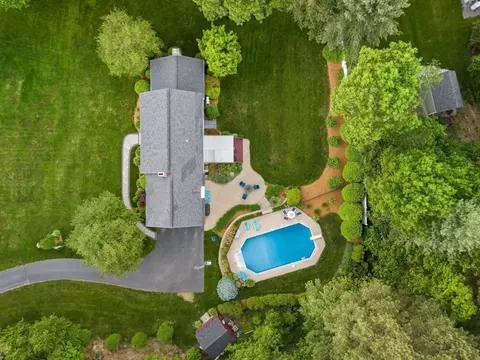 21 King Philip Path, Mendon, MA 01756 photo 5