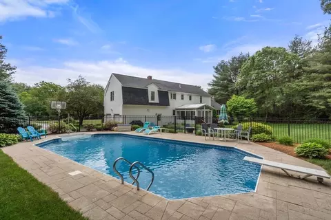 21 King Philip Path, Mendon, MA 01756 photo 4