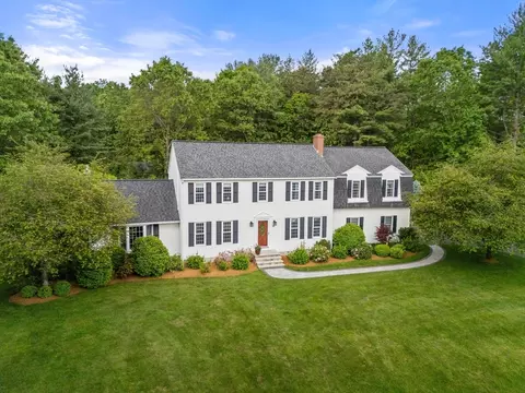 21 King Philip Path, Mendon, MA 01756