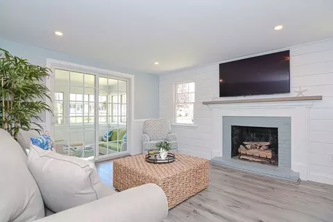 135 Clifton Ln, Barnstable, MA 02632