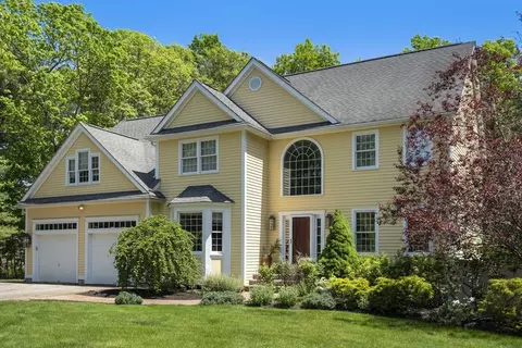 14 Cardinal Ct, Stow, MA 01775