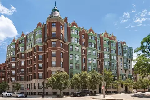 4 Charlesgate E #303, Boston, MA 02215