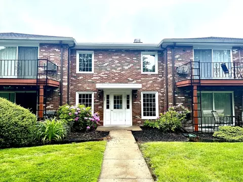 96 Fountain Ln #4, Weymouth, MA 02190