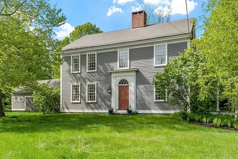 73 Wallis St, Douglas, MA 01516