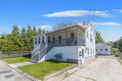 52 H St, Hull, MA 02045