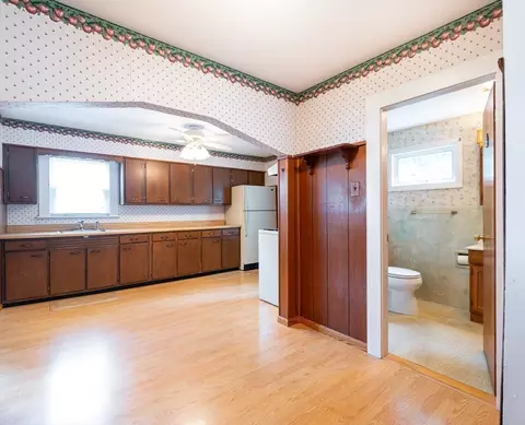 Entry Way - 86 Epping St, Lowell, MA 01852 photo 1 of 7