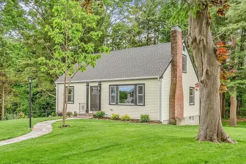 11 Autumn Cir, Canton, MA 02021