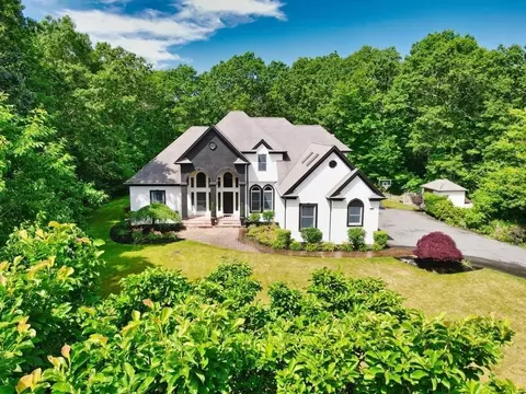 1274 Old Fall River Rd, Dartmouth, MA 02747