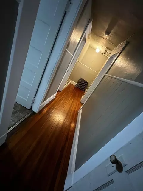 Entry Way - 373 White St, Springfield, MA 01108 photo 2 of 4