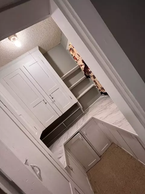 Entry Way - 373 White St, Springfield, MA 01108 photo 1 of 4