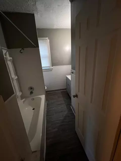 Bath - 373 White St, Springfield, MA 01108 photo 1 of 1