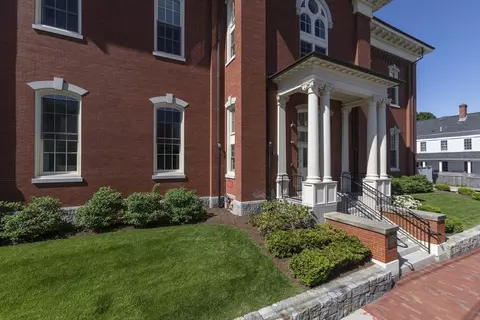151 High St #1A, Newburyport, MA 01950