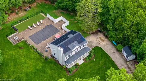 1 Gooseberry Ln, Dartmouth, MA 02747