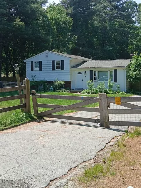 4 Village Grn, Norfolk, MA 02056