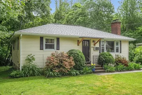 Exterior - 33 Wendover Rd, Worcester, MA 01606 photo 5 of 7