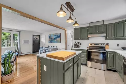 Kitchen - 33 Wendover Rd, Worcester, MA 01606 photo 4 of 6