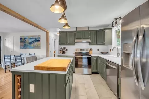 Kitchen - 33 Wendover Rd, Worcester, MA 01606 photo 5 of 6