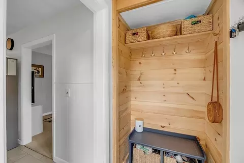 Entry Way - 33 Wendover Rd, Worcester, MA 01606 photo 2 of 3