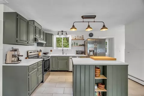 Kitchen - 33 Wendover Rd, Worcester, MA 01606 photo 1 of 6