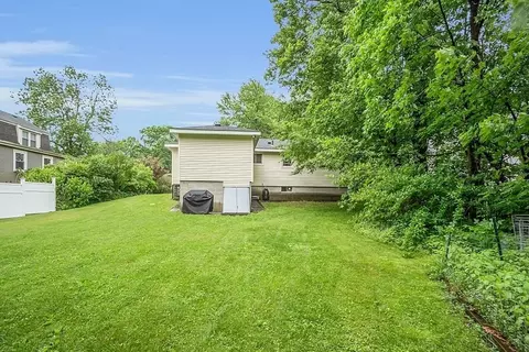 Exterior - 33 Wendover Rd, Worcester, MA 01606 photo 4 of 7