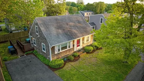 17 Randolph St, Falmouth, MA 02536