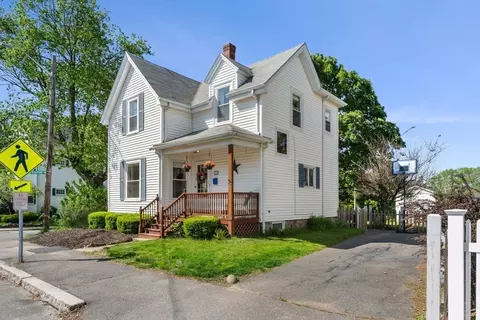 98 Tremont St, Salem, MA 01970
