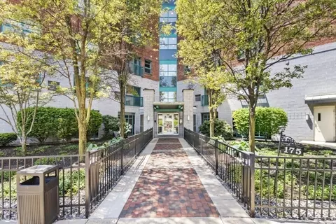 175 Cottage St #413, Chelsea, MA 02150