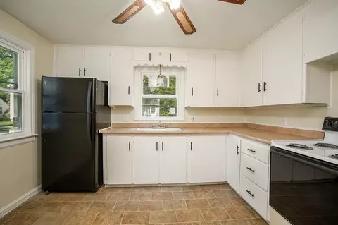 Kitchen - 156 Shawmut St, Springfield, MA 01108 photo 2 of 3