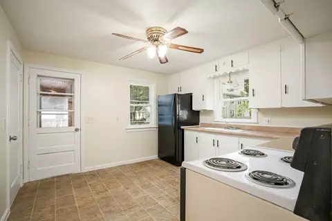 Kitchen - 156 Shawmut St, Springfield, MA 01108 photo 1 of 3