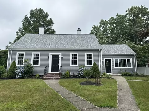 1477 Old Plainville Rd, New Bedford, MA 02747
