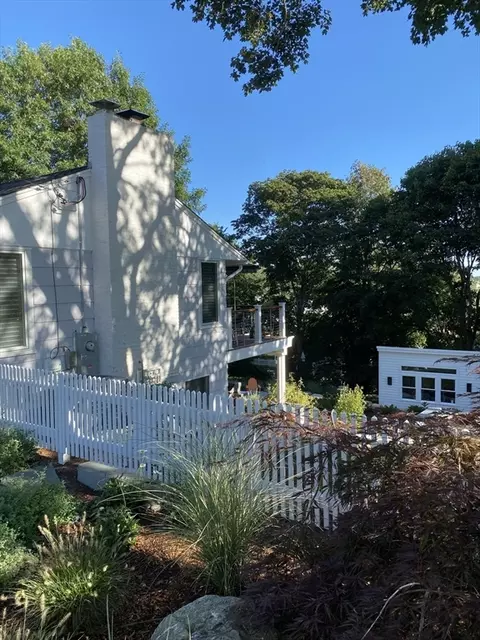 195 Main St, Wellfleet, MA 02667