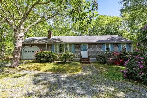 109 Prudence Ln, Barnstable, MA 02635
