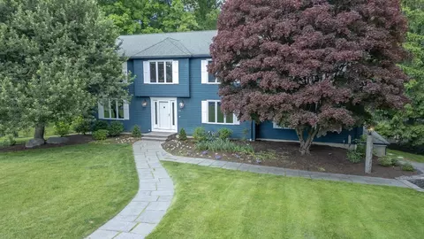 25 Coachman Ln, Natick, MA 01760