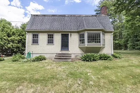 26 Acorn St, Millis, MA 02054