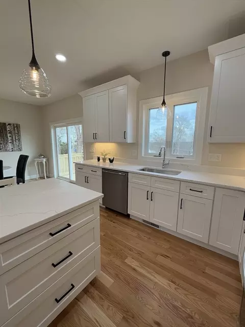 8 Clyde St, Blackstone, MA 01504 photo 6