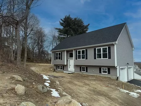 8 Clyde St, Blackstone, MA 01504 photo 2