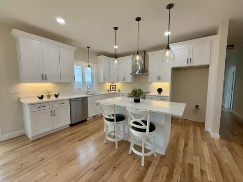 8 Clyde St, Blackstone, MA 01504 photo 3