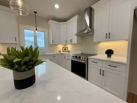 8 Clyde St, Blackstone, MA 01504 photo 5
