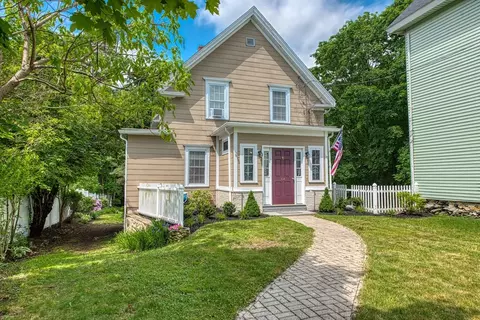 64 Everett St, Middleboro, MA 02346