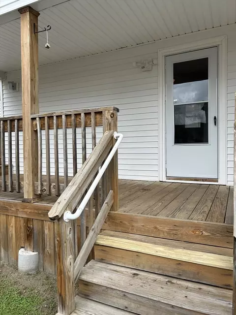 Exterior - 20 Florida St, Springfield, MA 01109 photo 5 of 5
