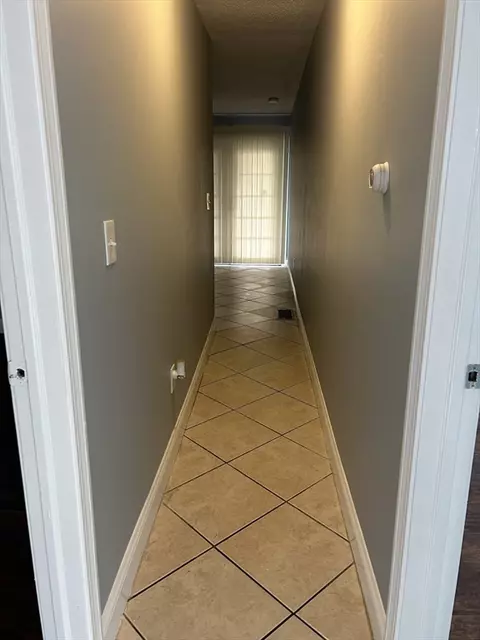 Entry Way - 20 Florida St, Springfield, MA 01109 photo 1 of 1