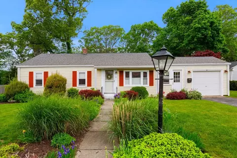 62 Longwood Rd, Weymouth, MA 02188