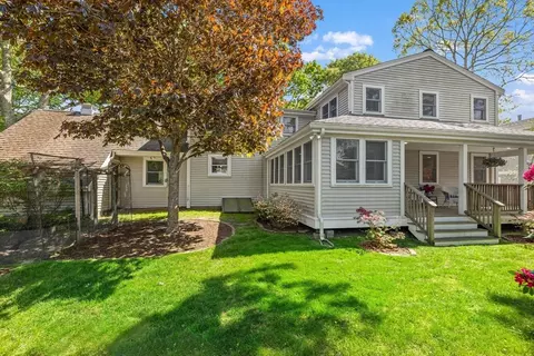 14 Sandpiper Cir, Falmouth, MA 02536