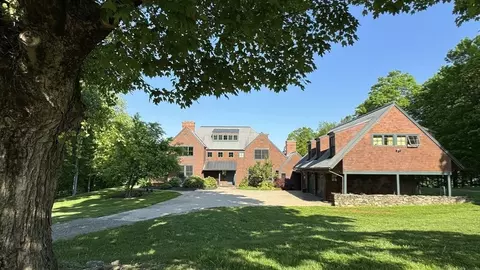 79 Freeman Rd, Charlton, MA 01507
