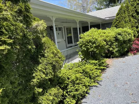 24 Cayuga Ave, Mashpee, MA 02649 photo 4