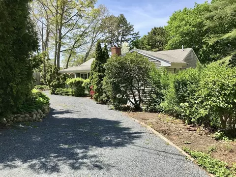 24 Cayuga Ave, Mashpee, MA 02649 photo 3