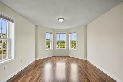 Living - 21 Bittersweet Blvd, Worcester, MA 01607 photo 2 of 3
