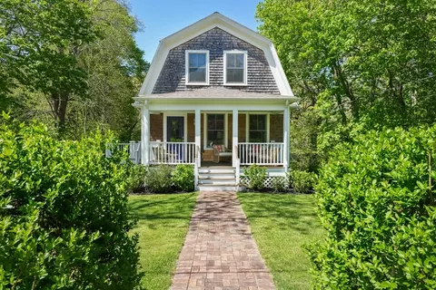 40 Lake St, Barnstable, MA 02635