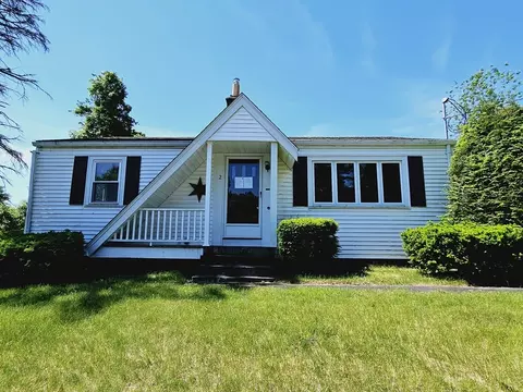 2 Meadowbrook Rd, Hudson, MA 01749
