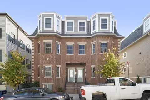 39 Cottage St #1, Boston, MA 02128